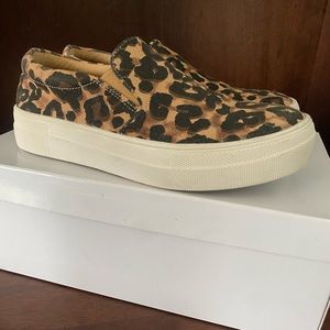 Steve Madden Leopard Gills